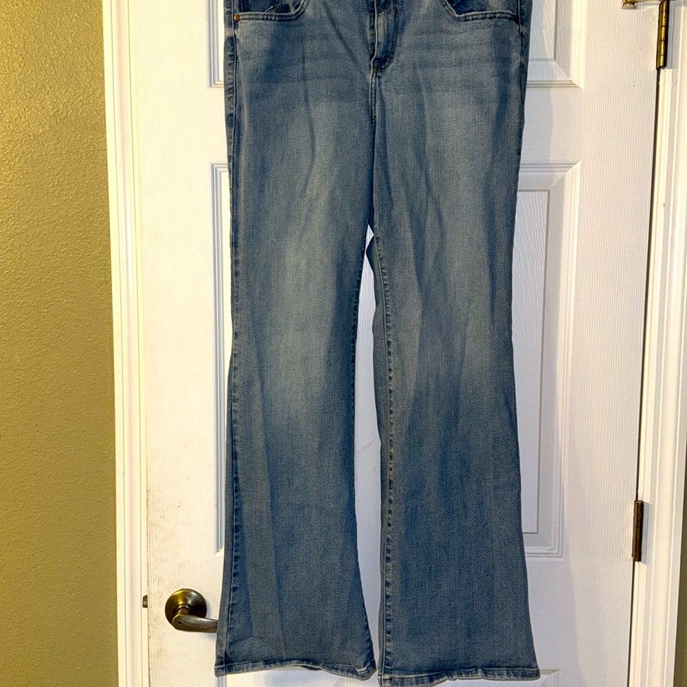 Lane Bryant Signature Fit Mid Rise Boot Flex Magic Waistband Light Wash - Picture 2 of 8